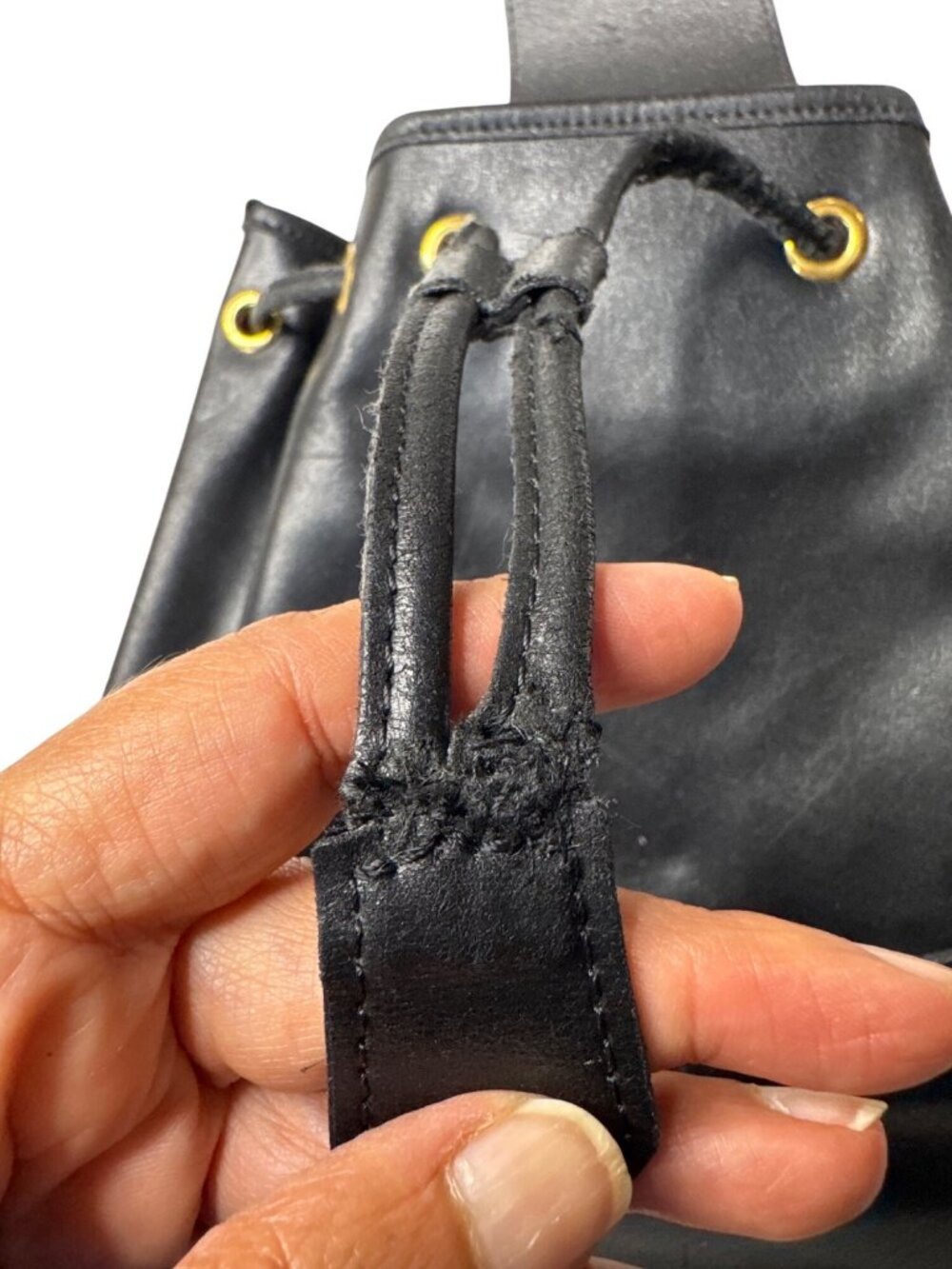 Vintage Longchamp Black Leather Drawstring Bucket Bag With Brass Accents - Picture 8 of 14